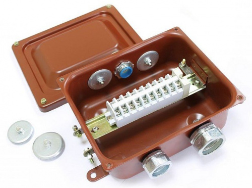 ККМА-10 У2 IP54 (zeta30372) Коробка клеммная металлическая с муфтами АТК для трубной электропроводки ККМА-10 У2 IP54 (zeta30372) Коробка клеммная металлическая с муфтами АТК для трубной электропроводки